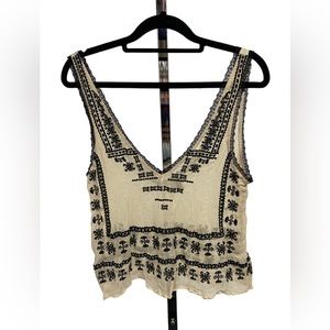 Ecote embroidered sleeveless blouse size small